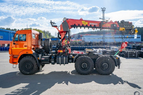 Седельный тягач с КМУ 659102-354192-50 (фото)