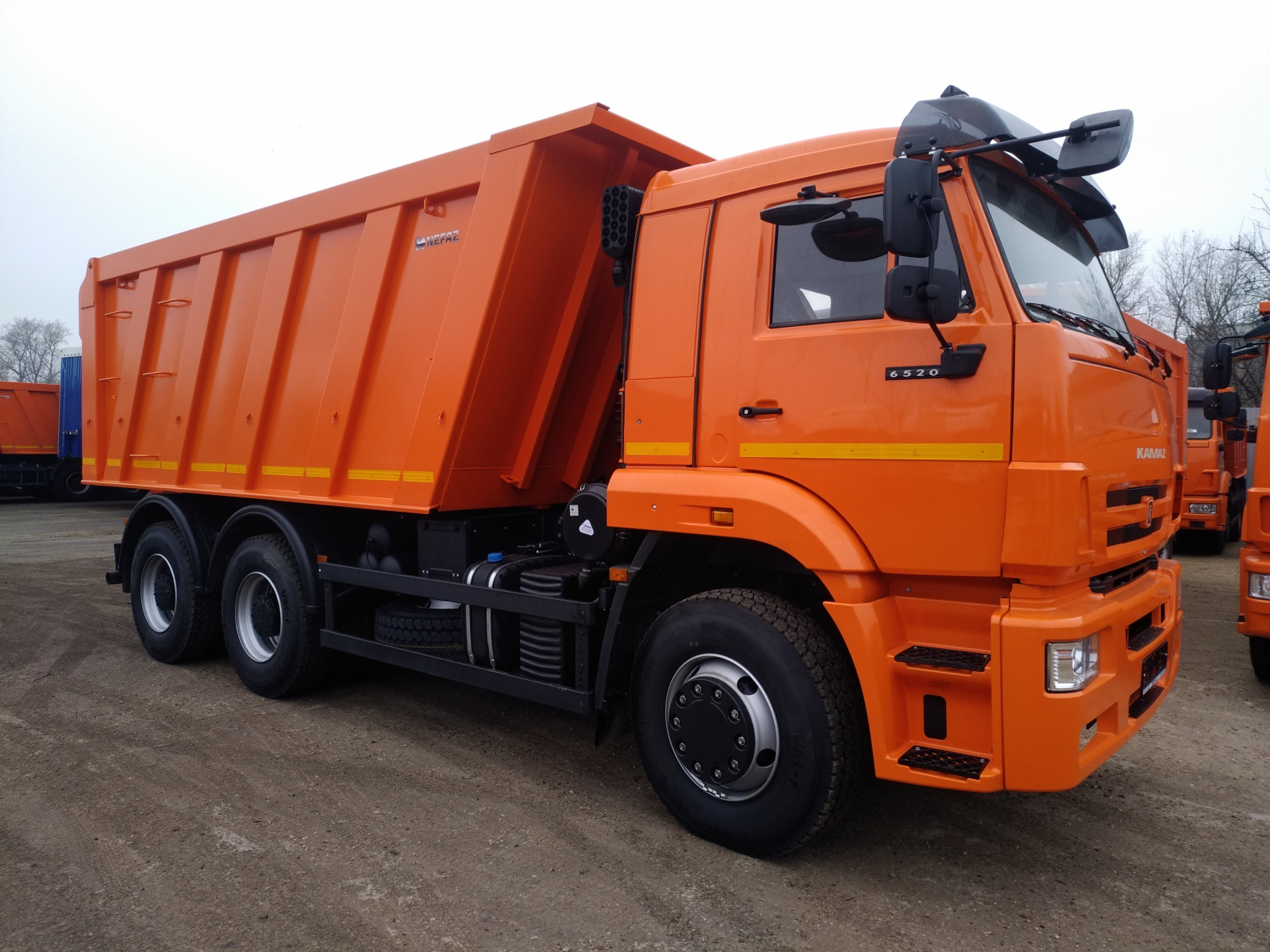 Фото №1: Строительный самосвал НЕФАЗ 6520-26041-53