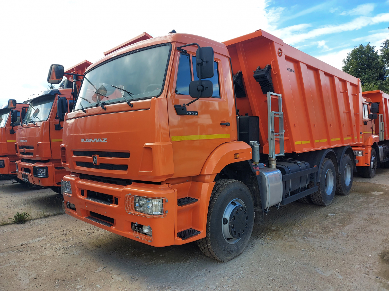 Фото №1: Строительный самосвал НЕФАЗ 6520-3026012-53