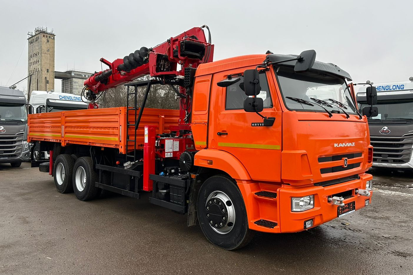 Фото №1: Бортовой автомобиль с крано-манипуляторной установкой 6590-162223-48 на шасси КАМАЗ 65115-3094-48